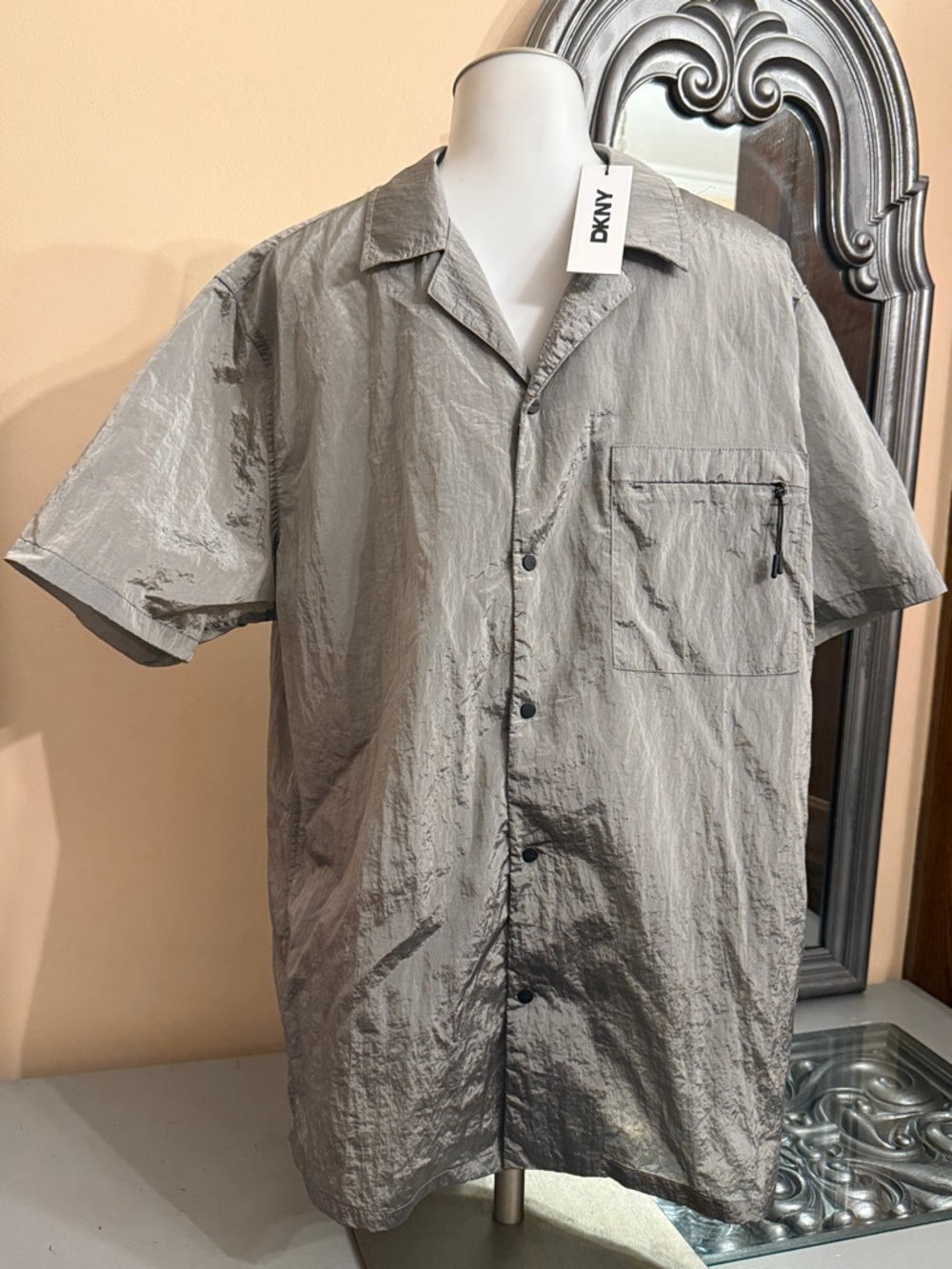 DKNY Large Sidewalk Silver Gray Short Sleeve Snap Button Shirt with Zip Pocket